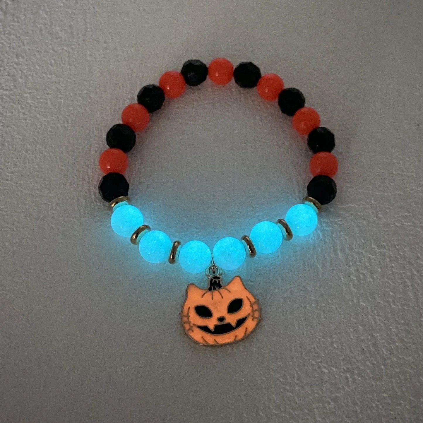 “Halloween Vintage Bracelet – Pumpkin, Witch Hat, & Gothic Beads for Women’S Party Wear”